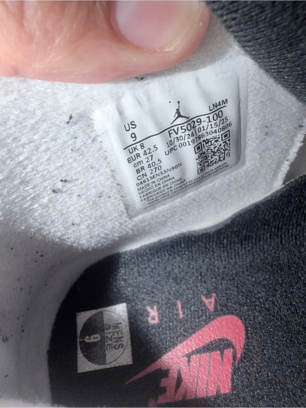 Jordan retro 4 white cement